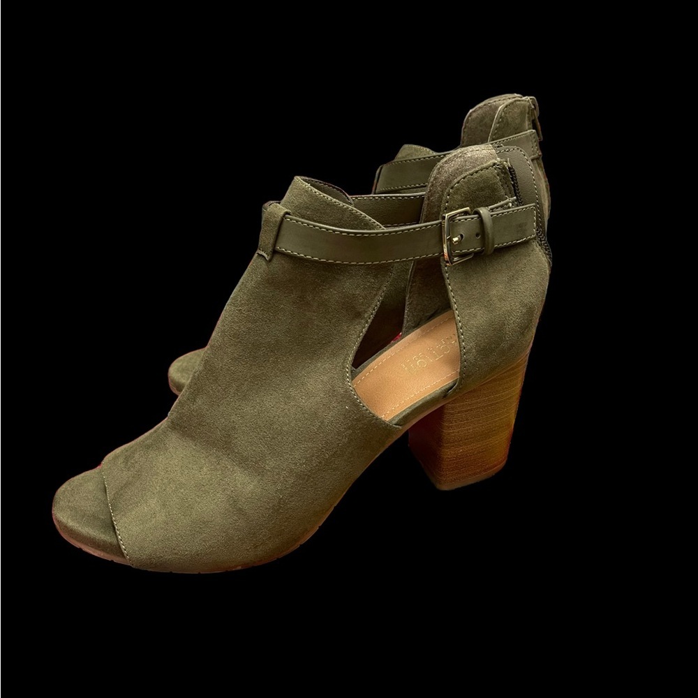 Reaction by Kenneth Cole , Like New , suede peep hole sandal boot, size 10
